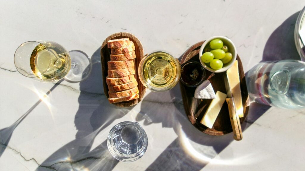 White wine and grapes